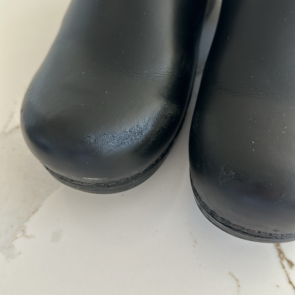 Women’s Dansko Black Shoes - Picture 4 of 6